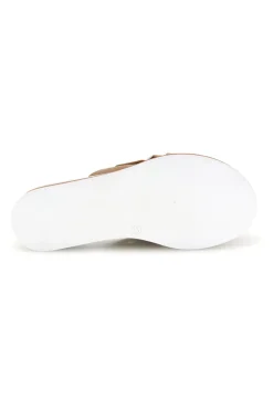 Ciabatte beige con fasce incrociate e fibbia Prima riga M201