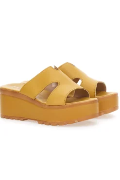 Ciabatte in vera pelle gialle PITTARELLO LOVE 3403101
