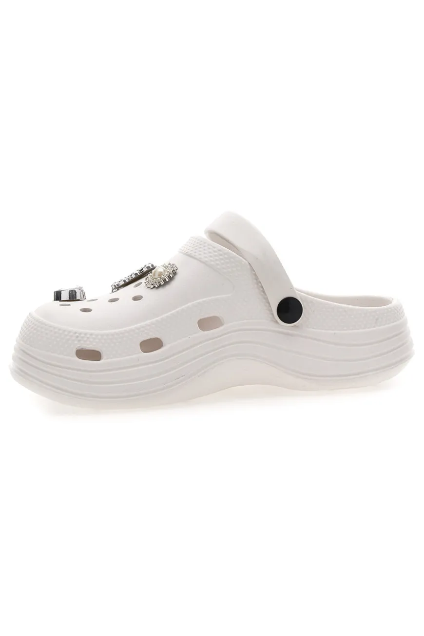Sabot bianco con charms decorativi 2T2L 2035