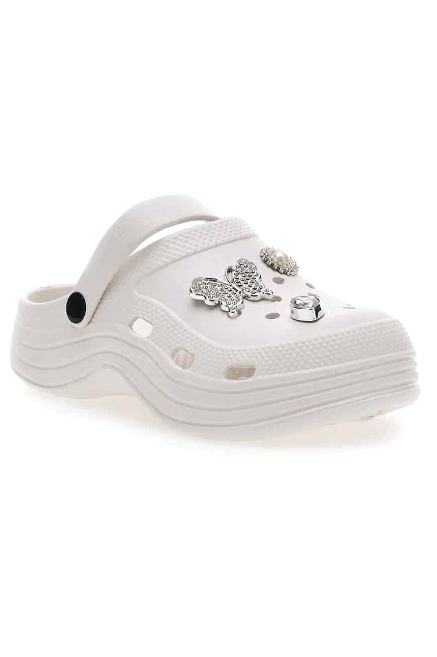Sabot bianco con charms decorativi 2T2L 2035