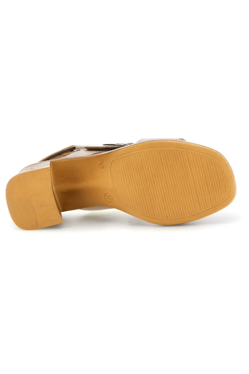 Sandali beige Made in Italy con maxi fibbia Pittarello look MK3619214