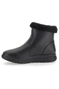 Schwarze Stiefeletten mit Reißverschluss im Café kosten 4195