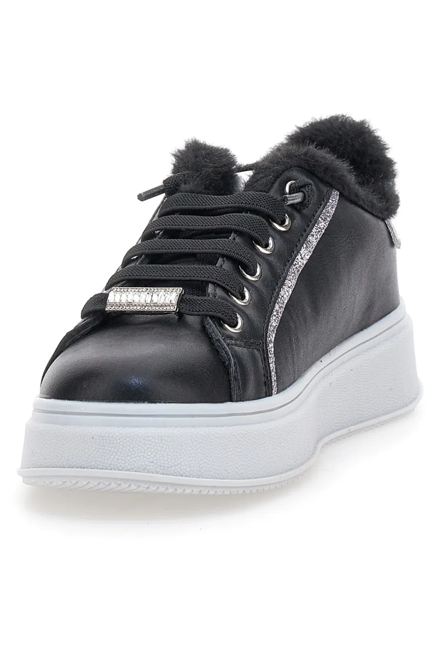 Sneakers nere con pelliccia e dettagli metallici Grazie Girl 153451