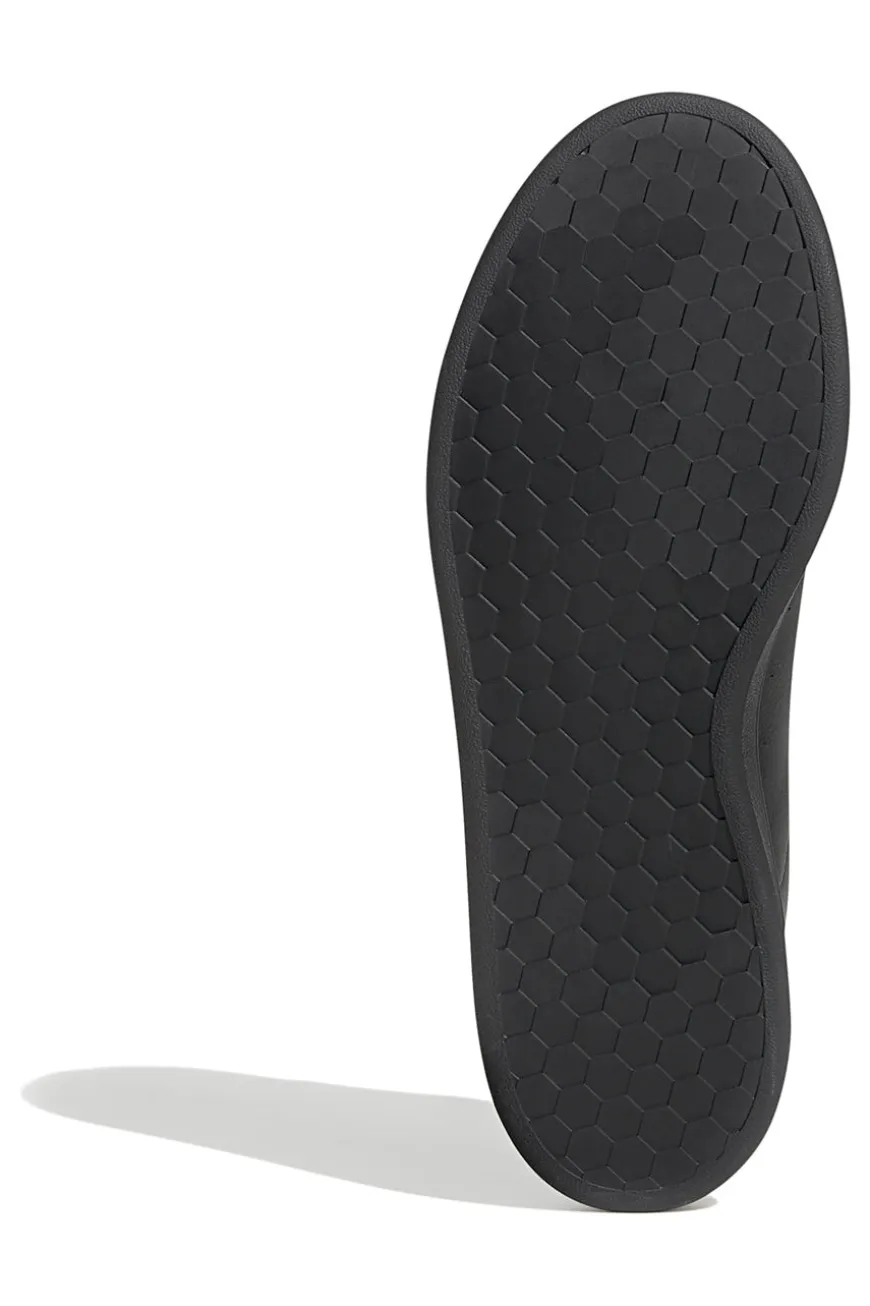 Sneakers nere in materiale riciclato Adidas URBAN COURT