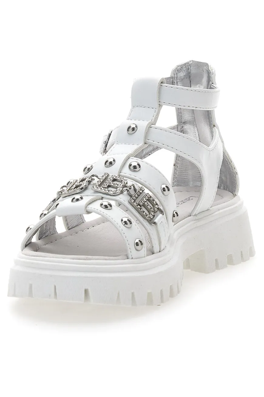 Weiße Sandalen mit Nieten und Metalllogo Laura Biagiotti 96219451