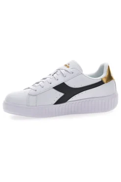 Weiße Sneakers mit schwarzem und goldenem Logo DIADORA GAME STEP SKIN GS