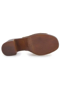 Zoccoli marroni con borchie dorate Pittarello Love 8508